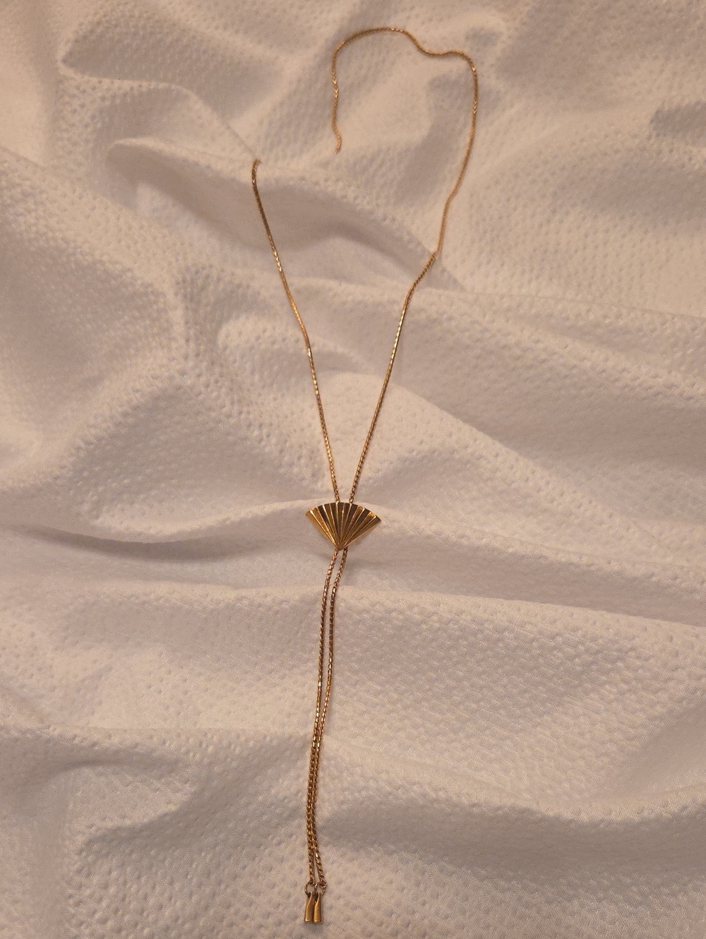 Gold Fan-Detail Lariat Necklace